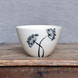 Ein Bild eines Tellers von Julia Winter Porzellan, Keramik und Malerei in Glindow, Keramische Werkstätten Glindow, Keramik & KulturGUT Glindow 